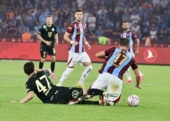 Trabzonspor, UEFA Avrupa Ligi play-off turu ilk maçında Ferencvaros'a yenildi 25 Trabzonspor, UEFA Avrupa Ligi play-off turu ilk maçında Ferencvaros’a yenildi