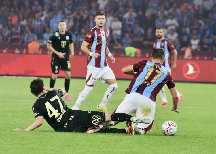 Trabzonspor, UEFA Avrupa Ligi play-off turu ilk maçında Ferencvaros'a yenildi 1 Trabzonspor, UEFA Avrupa Ligi play-off turu ilk maçında Ferencvaros’a yenildi