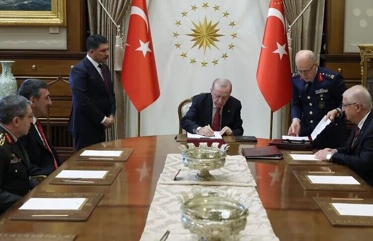 TSK'nın yeni komuta kademesini şekillendiren YAŞ kararları açıklandı 1 TSK’nın yeni komuta kademesini şekillendiren YAŞ kararları açıklandı