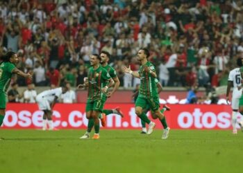 Beşiktaş’ı mağlup eden Amedspor, zirveye çıktı 3 Beşiktaş’ı mağlup eden Amedspor, zirveye çıktı