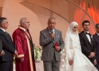 Cumhurbaşkanı Başdanışmanı Oktay Saral’dan Bülent Arınç’a sert tepki 4 Cumhurbaşkanı Başdanışmanı Oktay Saral’dan Bülent Arınç’a sert tepki