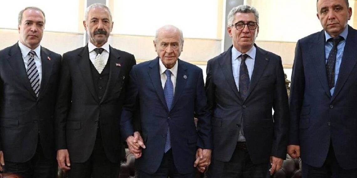 Anasayfa 70 Bahçeli bir araya getirdi: Sarallar ve Şahinler MHP Genel Merkezi’nde barıştı