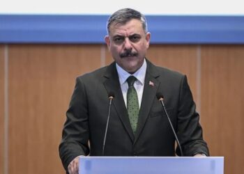 Bakan Çiftçi: Milletimizin helal kazancına, alın terine ve birikimine uzanan kirli elleri mutlaka kırarız 2 Bakan Çiftçi: Milletimizin helal kazancına, alın terine ve birikimine uzanan kirli elleri mutlaka kırarız