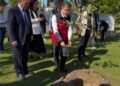 Tarım Bakanı Yumaklı’nın fidanı saksıyla dikmeye çalışması gündem oldu
