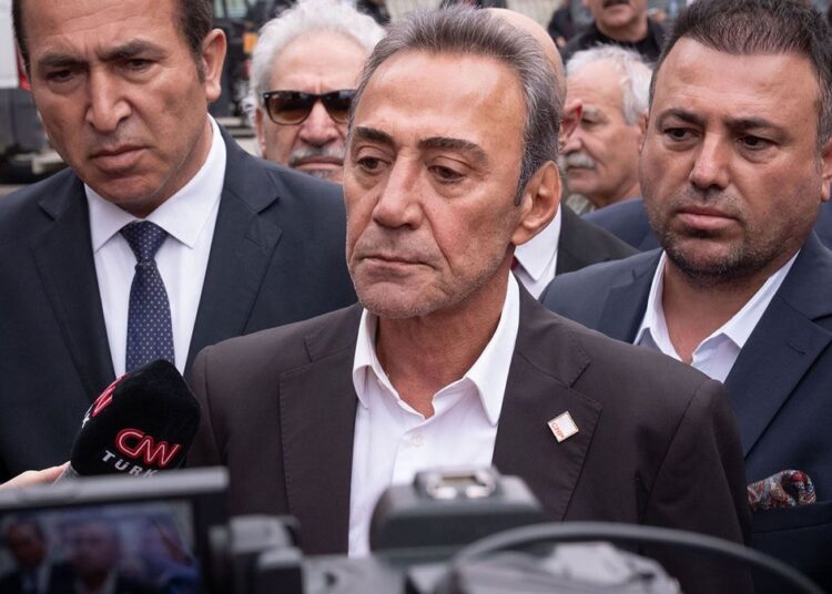 Berhan Şimşek şiddet görüntülerinin ardından CHP MYK’dan istifa etti 1 Berhan Şimşek şiddet görüntülerinin ardından CHP MYK’dan istifa etti