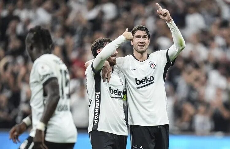 Vlahovic’in yıldızlaştığı maçta Beşiktaş farklı kazandı
