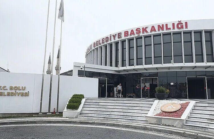 Bolu Belediyesinde “araç kiralama ihalelerinde usulsüzlük” iddiasına ilişkin 7 zanlı tutuklandı