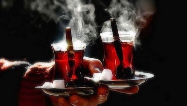 Anasayfa 66 Çayı kahveyi kaynar içenler dikkat! Kanser riski 3 katına çıkabiliyor