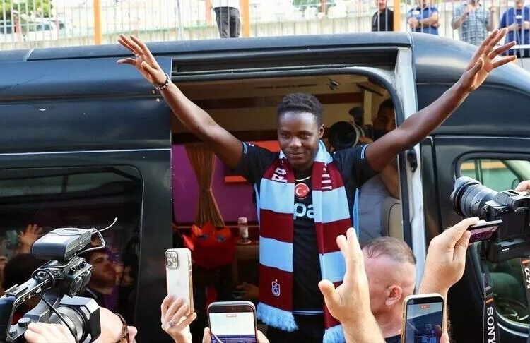 Trabzonspor'un yeni transferi Franculino Dju, Trabzon'a geldi 1 Trabzonspor’un yeni transferi Franculino Dju, Trabzon’a geldi