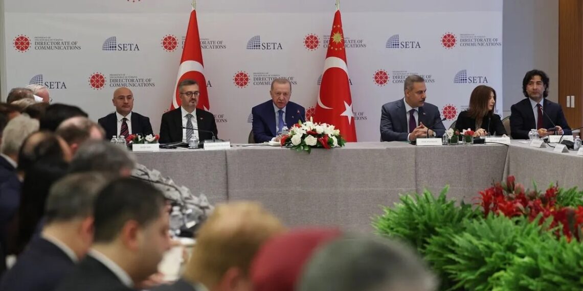Anasayfa 73 Cumhurbaşkanı Erdoğan, ABD’li düşünce kuruluşu temsilcileriyle bir araya geldi