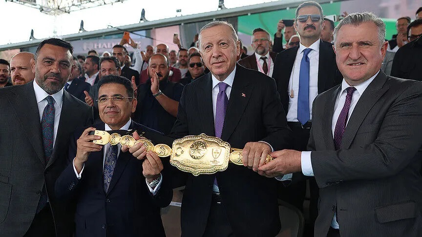 Anasayfa 67 Erdoğan, Yağlı Güreş Cumhurbaşkanlığı Kupası finalini izledi