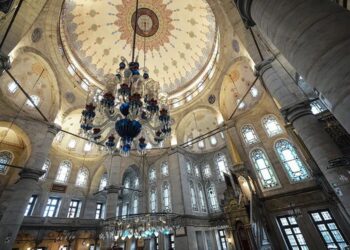 Eyüpsultan Camii’nde namaz sırasında silah ateşlendi 2 Eyüpsultan Camii’nde namaz sırasında silah ateşlendi