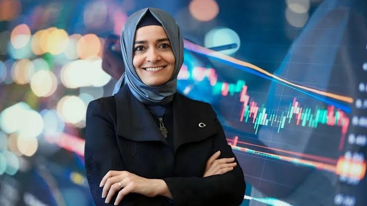 Anasayfa 71 Fon iddiaları sonrası Fatma Betül Sayan Kaya yürüttüğü tüm görevlerden affını istedi