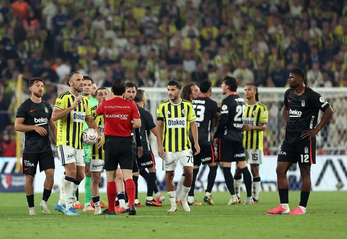 Oğuzhan Koç’tan Fenerbahçeli futbolculara sert tepki: Hakem diye ağlamayın 1 Oğuzhan Koç’tan Fenerbahçeli futbolculara sert tepki: Hakem diye ağlamayın