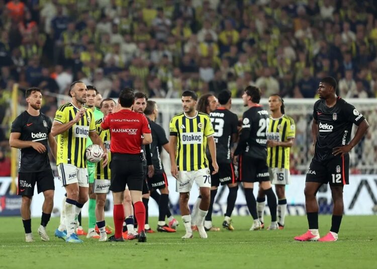 Oğuzhan Koç’tan Fenerbahçeli futbolculara sert tepki: Hakem diye ağlamayın 1 Oğuzhan Koç’tan Fenerbahçeli futbolculara sert tepki: Hakem diye ağlamayın