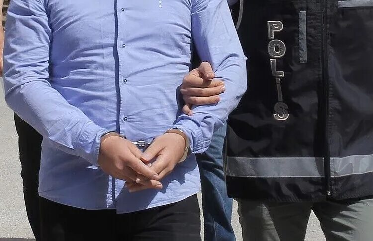 Arif Ahmet Denizolgun'un ölümüne ilişkin gözaltına alınan doktor tutuklandı 1 Arif Ahmet Denizolgun’un ölümüne ilişkin gözaltına alınan doktor tutuklandı