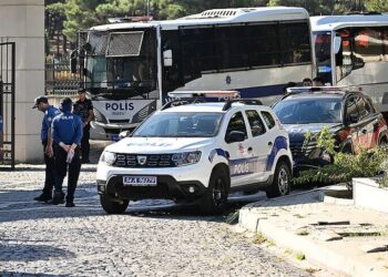 Eski MİT görevlisi Kaşif Kozinoğlu'nun ölümüyle ilgili 3 şüpheli tutuklandı 3 Eski MİT görevlisi Kaşif Kozinoğlu’nun ölümüyle ilgili 3 şüpheli tutuklandı