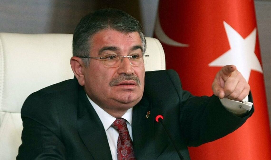 Eski İçişleri Bakanı Şahin hakkında yurt dışına çıkış yasağı 1 Eski İçişleri Bakanı Şahin hakkında yurt dışına çıkış yasağı