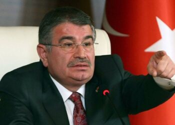 Eski İçişleri Bakanı Şahin hakkında yurt dışına çıkış yasağı 5 Eski İçişleri Bakanı Şahin hakkında yurt dışına çıkış yasağı