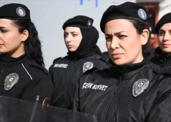 "Kadın polislere tunik zorunluluğu geliyor" iddiası 2 “Kadın polislere tunik zorunluluğu geliyor” iddiası