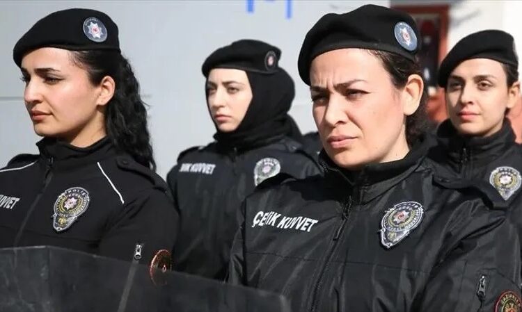 "Kadın polislere tunik zorunluluğu geliyor" iddiası 1 “Kadın polislere tunik zorunluluğu geliyor” iddiası