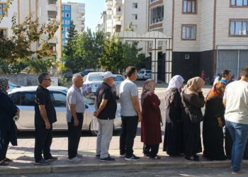 1 kilo kıyma için sabah 05'te kuyruğa giriyorlar 2 1 kilo kıyma için sabah 05’te kuyruğa giriyorlar