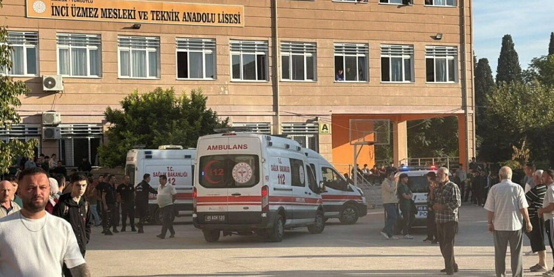 Anasayfa 67 Manisa’da lise önünde silahlı saldırı: 10 öğrenci yaralandı, 2’si ağır