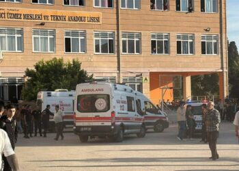 Manisa’da lise önünde silahlı saldırı: 10 öğrenci yaralandı, 2’si ağır 2 Manisa’da lise önünde silahlı saldırı: 10 öğrenci yaralandı, 2’si ağır