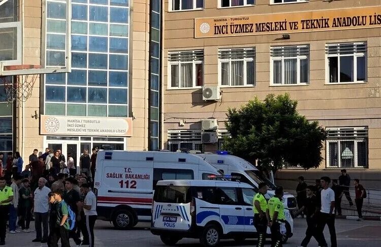 Manisa Valiliği: 3 öğrencinin tedavileri sürüyor 1 Manisa Valiliği: 3 öğrencinin tedavileri sürüyor