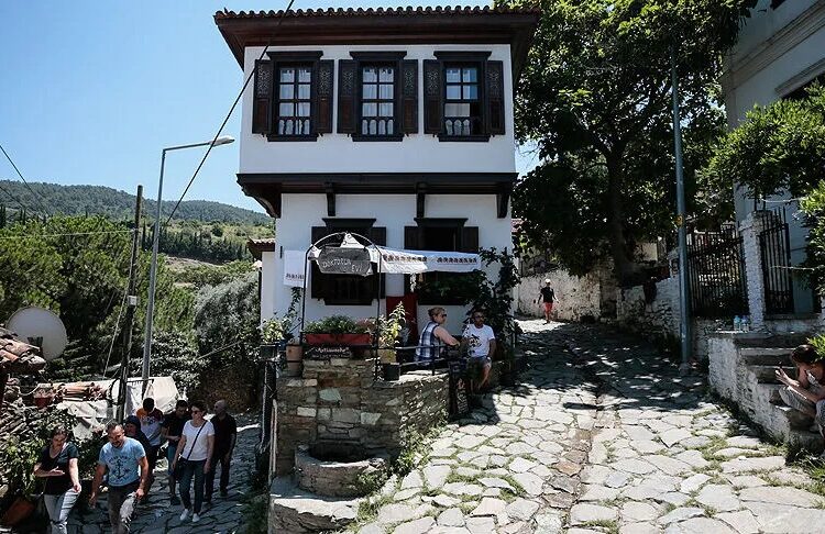Tahir Mutlu yazdı | Şirince: Tarihin içinden geçip, hediyelik eşya dükkânında kaybolmak