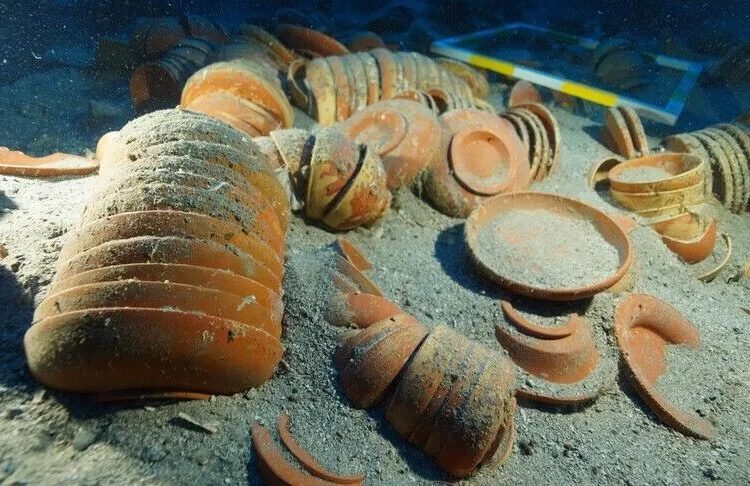Akdeniz'den 2 bin 100 yıllık sofra takımı çıktı 1 Akdeniz’den 2 bin 100 yıllık sofra takımı çıktı