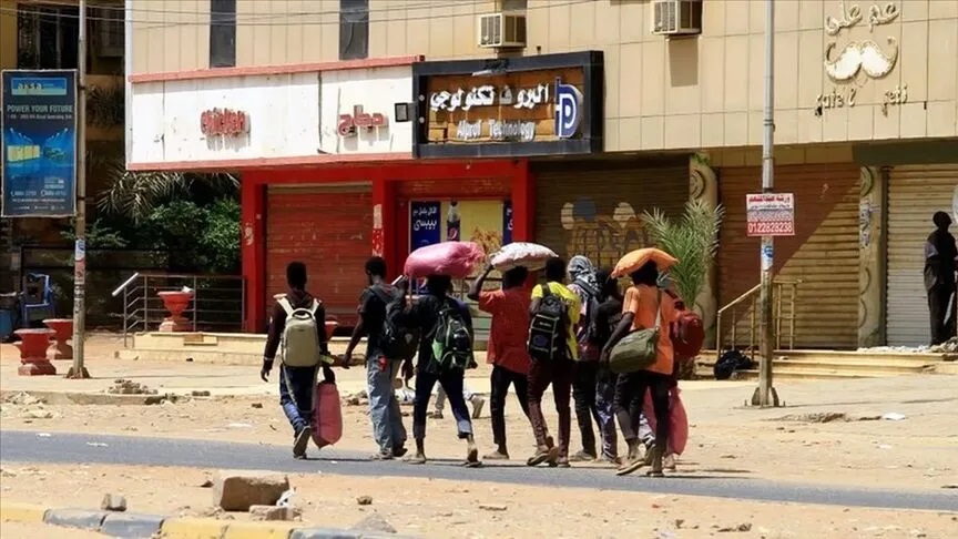 Suna Yaman yazdı I Sudan’da bir nesil yok oluyor! Okul sıraları boş, çocuklar cephede 1 Suna Yaman yazdı I Sudan’da bir nesil yok oluyor! Okul sıraları boş, çocuklar cephede
