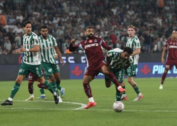 Trabzonspor, deplasmanda Konyaspor'a 1-0 yenildi 23 Trabzonspor, deplasmanda Konyaspor’a 1-0 yenildi