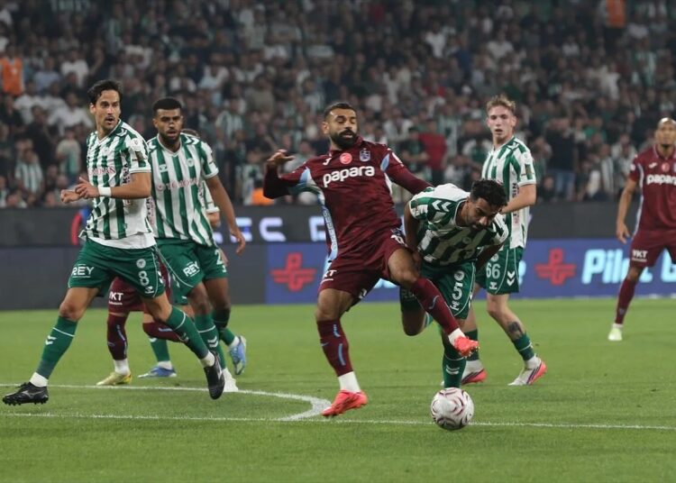 Trabzonspor, deplasmanda Konyaspor'a 1-0 yenildi 1 Trabzonspor, deplasmanda Konyaspor’a 1-0 yenildi