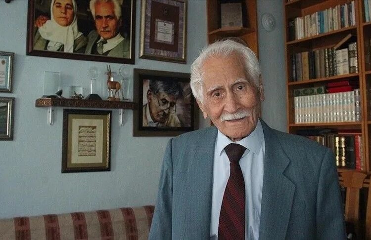 Türk şiirinde aşkın ve mistik duyuşun sesi: Bahaettin Karakoç 1 Türk şiirinde aşkın ve mistik duyuşun sesi: Bahaettin Karakoç