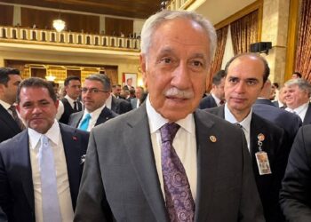 Arınç’tan fon soruşturması açıklaması: Toplumsal çürüme yaşıyoruz 2 Arınç’tan fon soruşturması açıklaması: Toplumsal çürüme yaşıyoruz