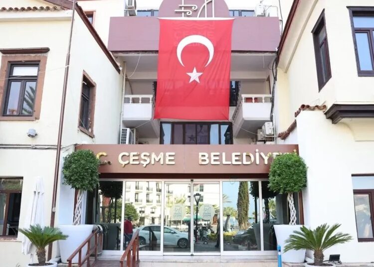 Çeşme Belediyesi’ne operasyon: Müdürler gözaltına alındı