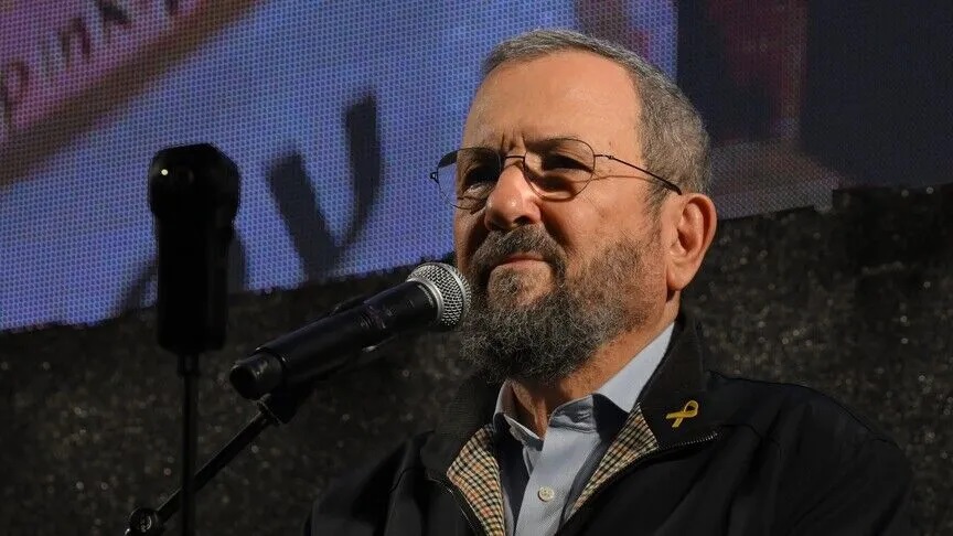 Anasayfa 65 Eski İsrail Başbakanı Barak: Netanyahu seçimleri erteleyebilecek bir savaşa zemin hazırlıyor