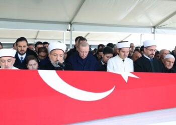 Üsküdar Belediye Başkan Vekili Gültekin son yolculuğuna uğurlandı 2 Üsküdar Belediye Başkan Vekili Gültekin son yolculuğuna uğurlandı