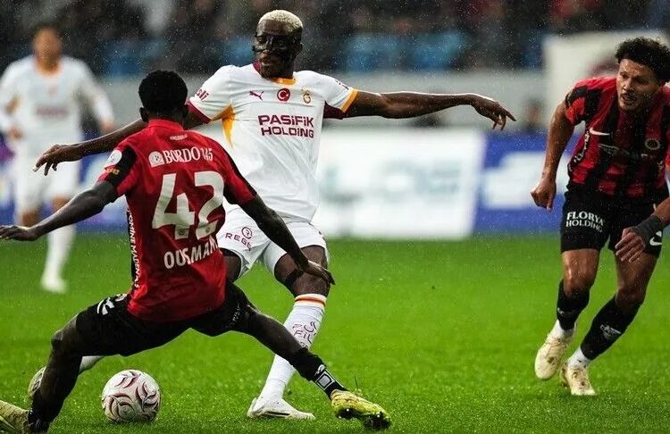 Galatasaray, Gençlerbirliği deplasmanından lider döndü 1 Galatasaray, Gençlerbirliği deplasmanından lider döndü