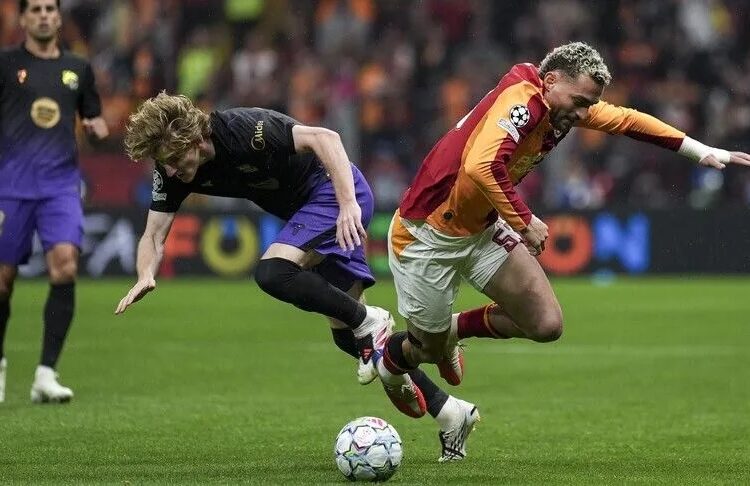 Barcelona'ya yenilen Galatasaray, "Devler Ligi"nde puanla tanışamadı 1 Barcelona’ya yenilen Galatasaray, “Devler Ligi”nde puanla tanışamadı