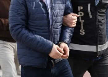 İstanbul'daki FETÖ operasyonlarında 24 şüpheli yakalandı 35 İstanbul’daki FETÖ operasyonlarında 24 şüpheli yakalandı