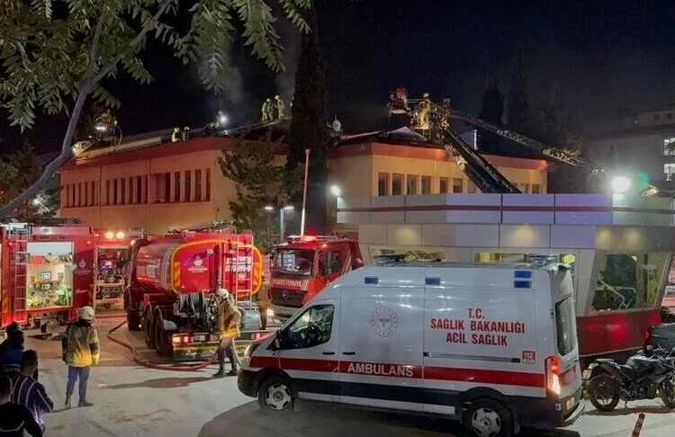 Hastanede yangın: Hastalar tedbir amaçlı tahliye edildi 1 Hastanede yangın: Hastalar tedbir amaçlı tahliye edildi