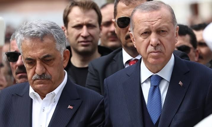 Cemil Barlas’tan Hayati Yazıcı’ya çağrı: Erdoğan’ı seviyorsa tüm görevlerini bırakmalı 1 Cemil Barlas’tan Hayati Yazıcı’ya çağrı: Erdoğan’ı seviyorsa tüm görevlerini bırakmalı