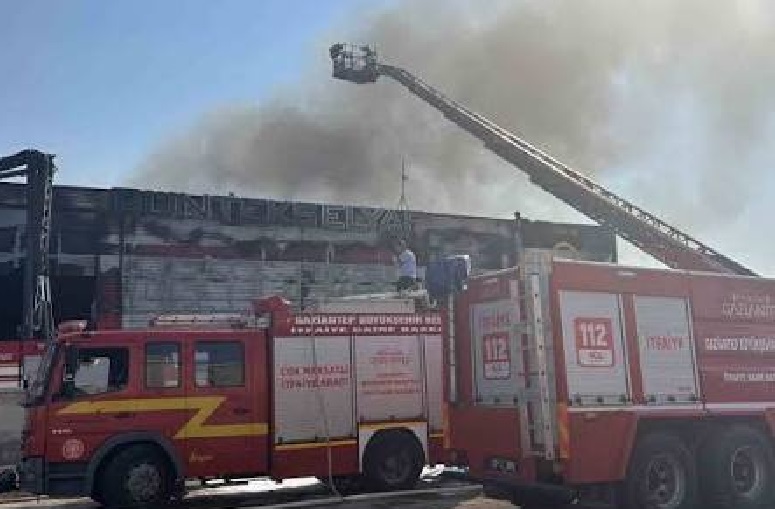 Anasayfa 65 “AK Parti’li vekilin yeğeni sigorta için fabrikasını yaktırdı” iddiası