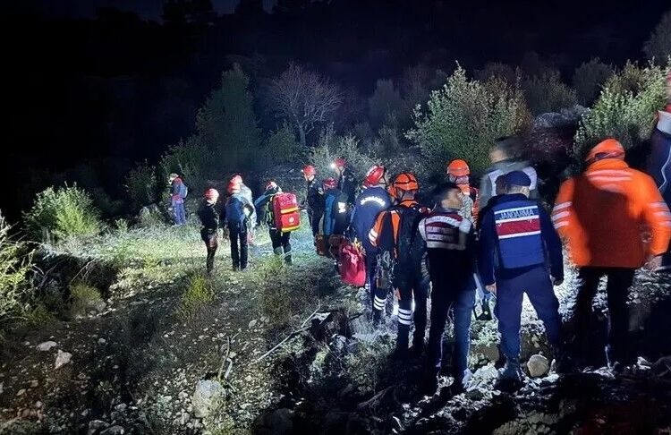Kanyonda mahsur kalan İHH gönüllülerinden 3'ü kurtarıldı, biri hayatını kaybetti 1 Kanyonda mahsur kalan İHH gönüllülerinden 3’ü kurtarıldı, biri hayatını kaybetti