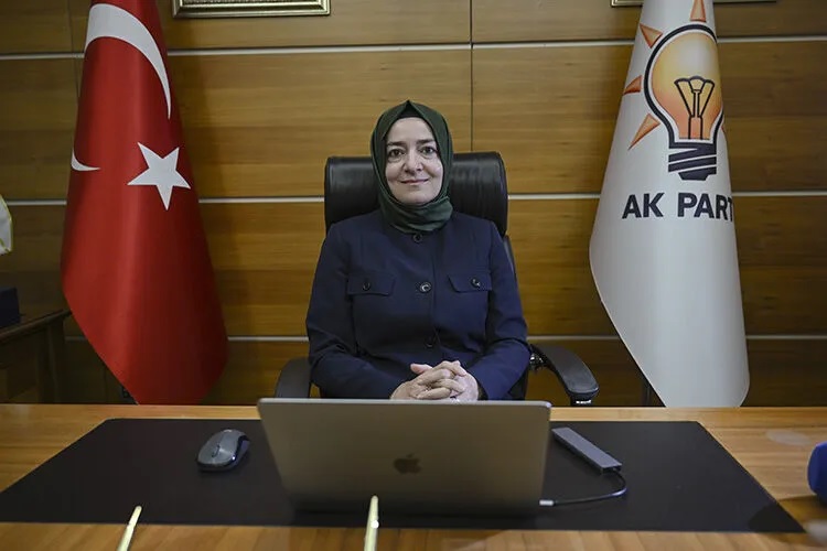 Anasayfa 68 Fatma Betül Sayan Kaya’ya diploma soruları: Cerrahpaşa Tıp’ı nasıl bitirdi?