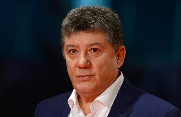 "Testere Necmi" ve "Ünal Bey" karakterleriyle geniş kitlelere ulaşan: Tarık Ünlüoğlu 1 “Testere Necmi” ve “Ünal Bey” karakterleriyle geniş kitlelere ulaşan: Tarık Ünlüoğlu