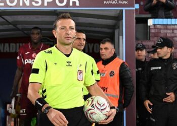 Süper Lig hakemi Yasin Kol gözaltına alındı 4 Süper Lig hakemi Yasin Kol gözaltına alındı